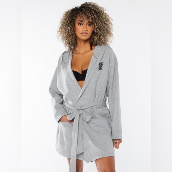 NWT Savage X Fenty Forever Savage Showgirl Short Robe Platinum Gray - Picture 1 of 14